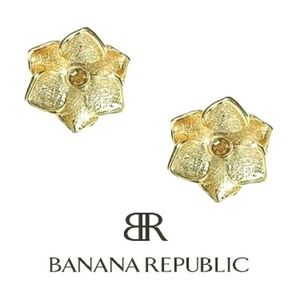 NWOT Mad Men Banana Republic Flower Studs